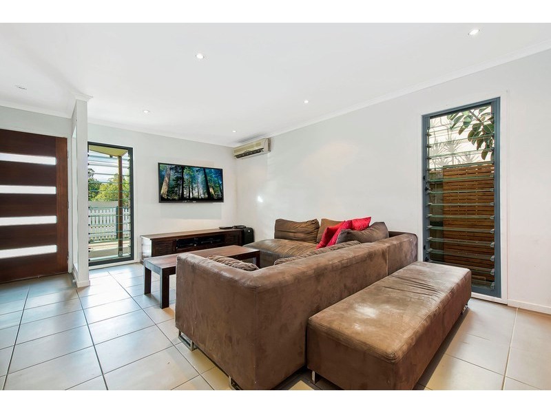 55 Nalkari Street, Coombabah QLD 4216