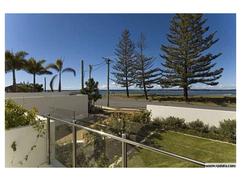 2/32 Oatland Esplanade, Runaway Bay QLD 4216