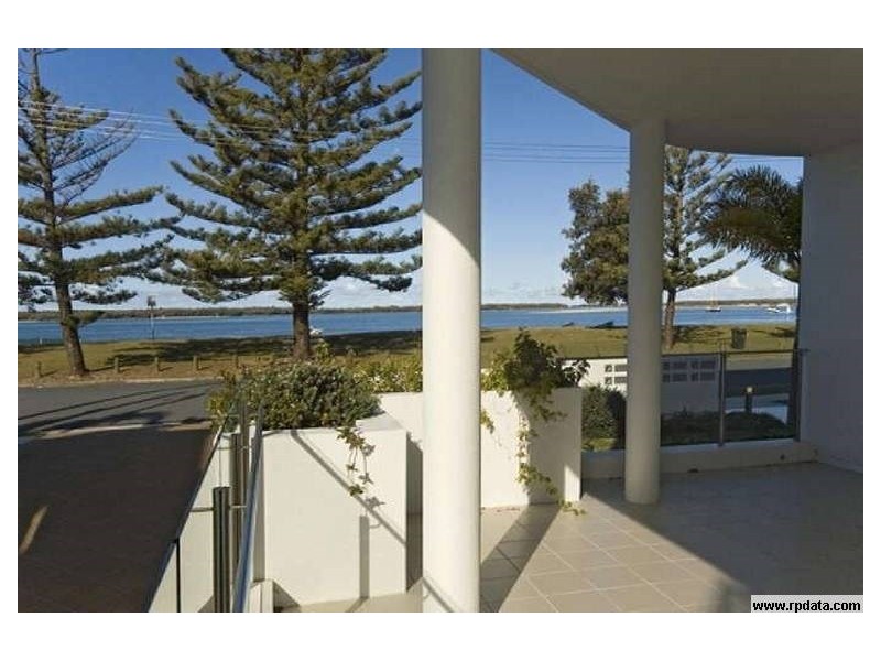 2/32 Oatland Esplanade, Runaway Bay QLD 4216