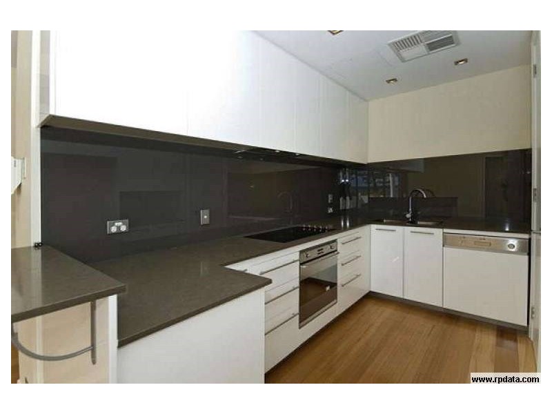 2/32 Oatland Esplanade, Runaway Bay QLD 4216