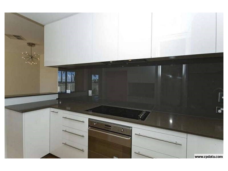 2/32 Oatland Esplanade, Runaway Bay QLD 4216