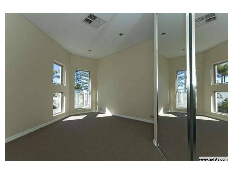 2/32 Oatland Esplanade, Runaway Bay QLD 4216