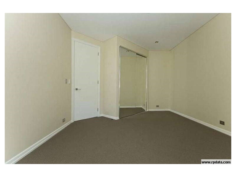 2/32 Oatland Esplanade, Runaway Bay QLD 4216