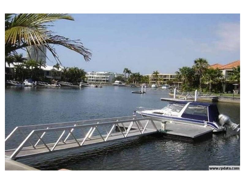 15 Chesterfield Place, Runaway Bay QLD 4216