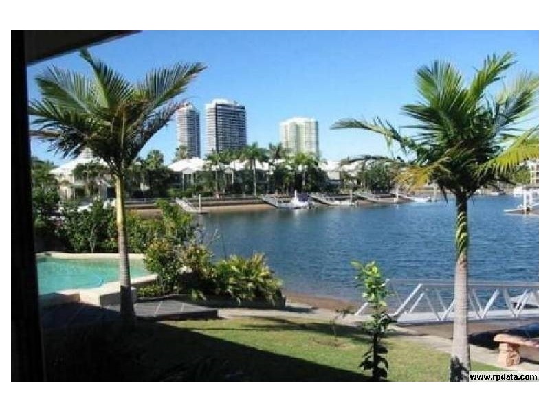 15 Chesterfield Place, Runaway Bay QLD 4216