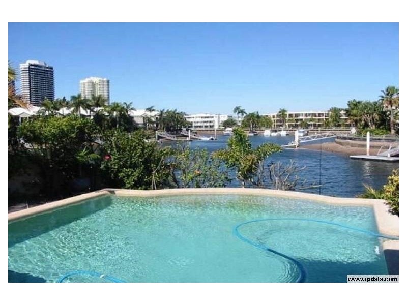 15 Chesterfield Place, Runaway Bay QLD 4216