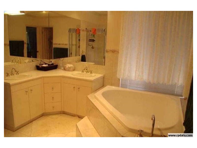 15 Chesterfield Place, Runaway Bay QLD 4216