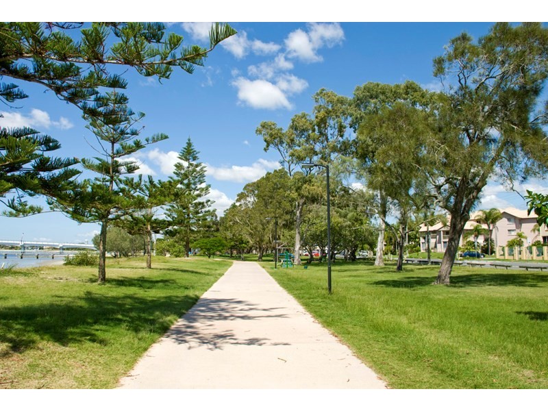 54 Milton Avenue, Paradise Point QLD 4216
