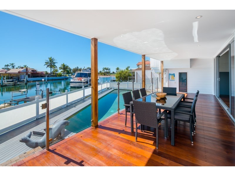 7 Samarai Avenue, Runaway Bay QLD 4216