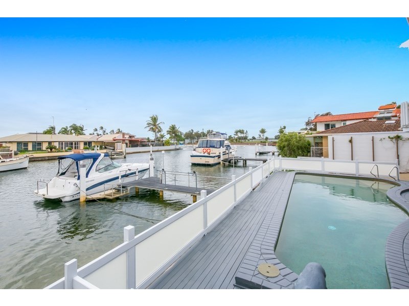 7 Samarai Avenue, Runaway Bay QLD 4216