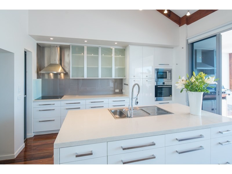 7 Samarai Avenue, Runaway Bay QLD 4216