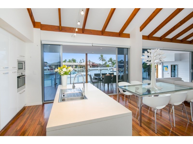 7 Samarai Avenue, Runaway Bay QLD 4216