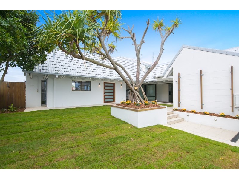 7 Samarai Avenue, Runaway Bay QLD 4216