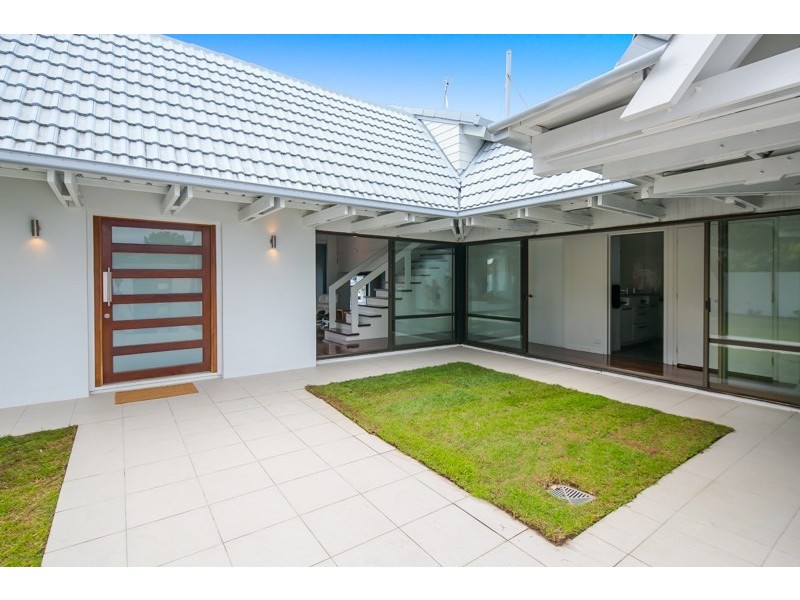 7 Samarai Avenue, Runaway Bay QLD 4216