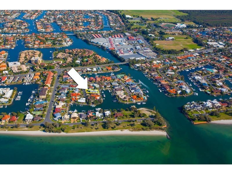 7 Samarai Avenue, Runaway Bay QLD 4216