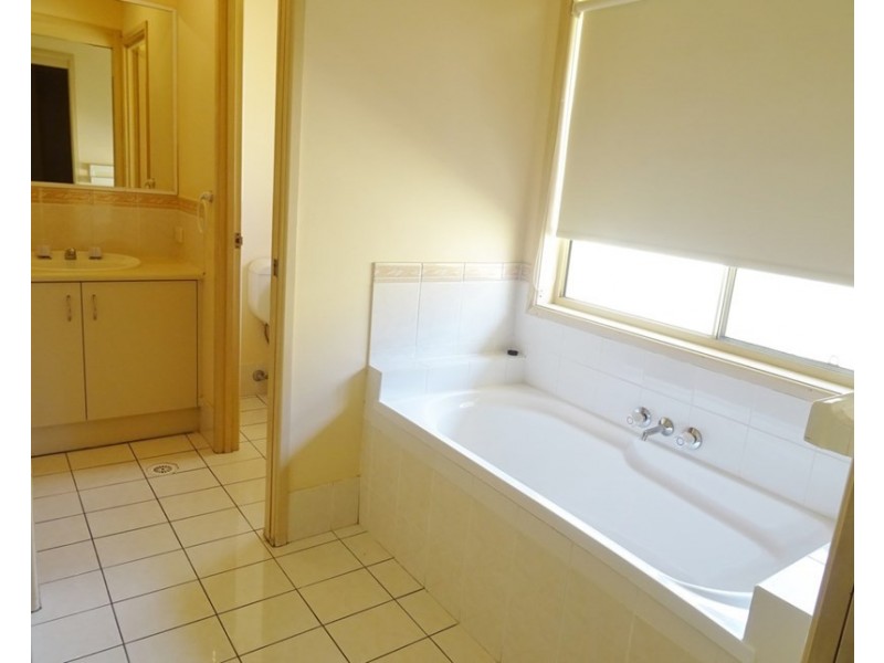 112 Monterey Keys Drive, Helensvale QLD 4212