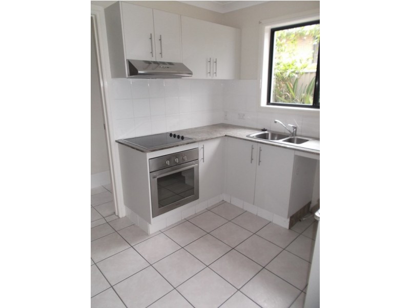 1/9 Government Road, Labrador QLD 4215