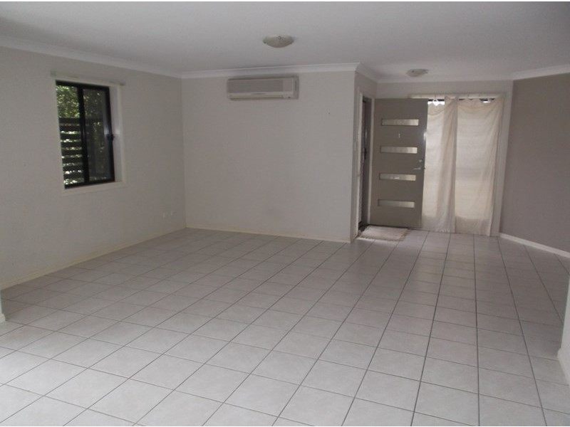 1/9 Government Road, Labrador QLD 4215