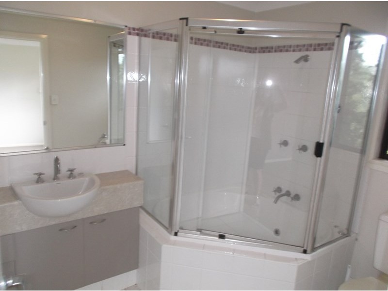 1/9 Government Road, Labrador QLD 4215