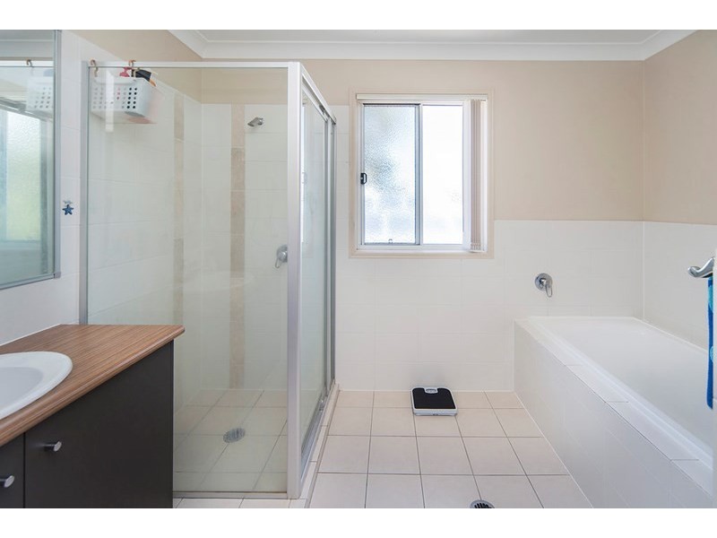 18 Saltwater Boulevard, Oxenford QLD 4210