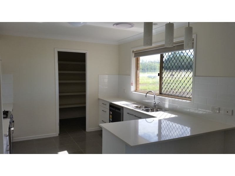 25 Hustons Place, Pirrinuan QLD 4405