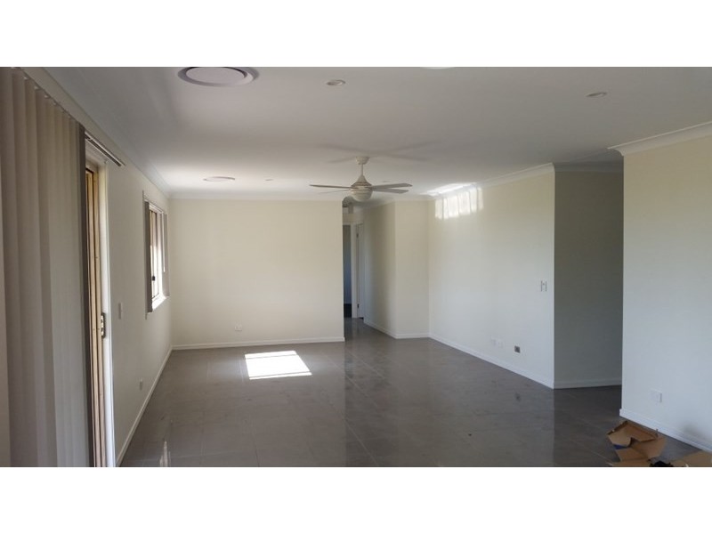 25 Hustons Place, Pirrinuan QLD 4405