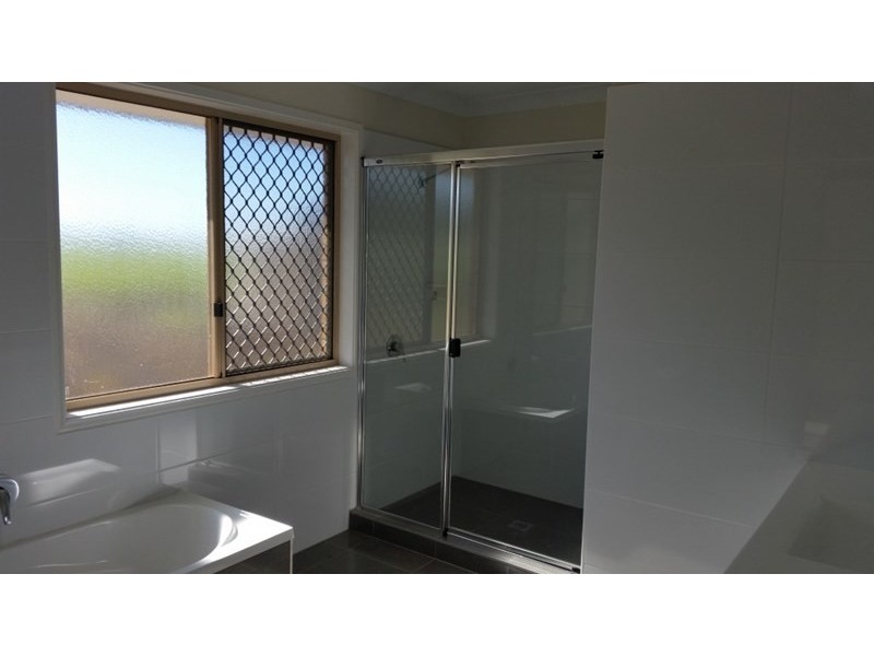 25 Hustons Place, Pirrinuan QLD 4405
