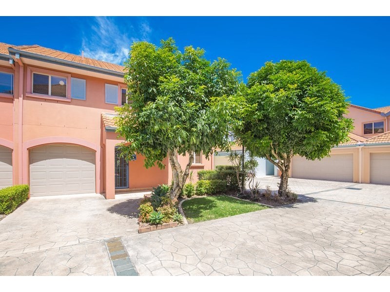 61 John Lund Drive, Hope Island QLD 4212