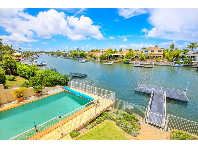 4 Saltbreeze Court, Runaway Bay QLD 4216