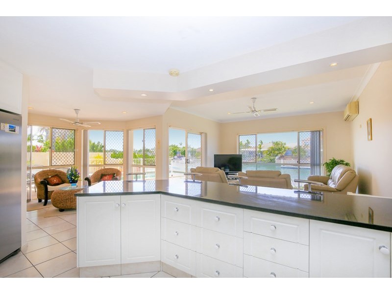 4 Saltbreeze Court, Runaway Bay QLD 4216