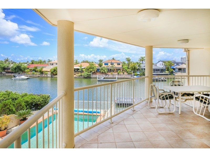 4 Saltbreeze Court, Runaway Bay QLD 4216