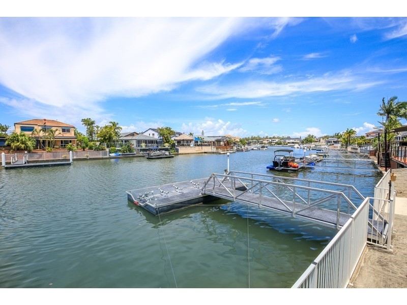 4 Saltbreeze Court, Runaway Bay QLD 4216