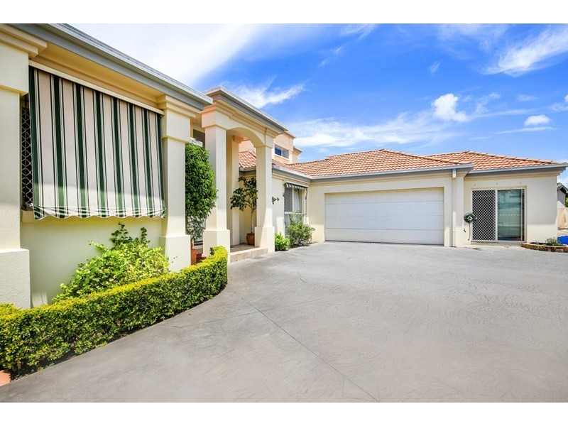 4 Saltbreeze Court, Runaway Bay QLD 4216