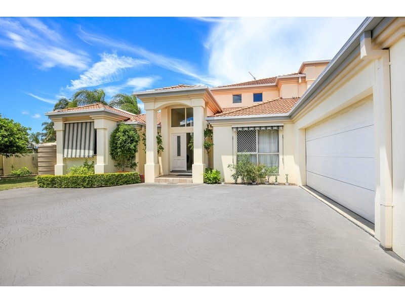 4 Saltbreeze Court, Runaway Bay QLD 4216