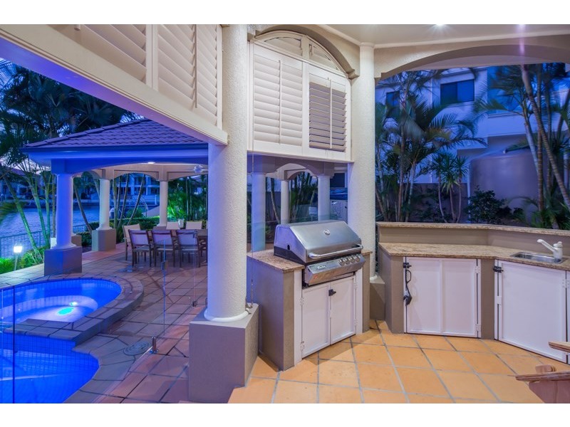 40-42 The Peninsula, Sovereign Islands QLD 4216