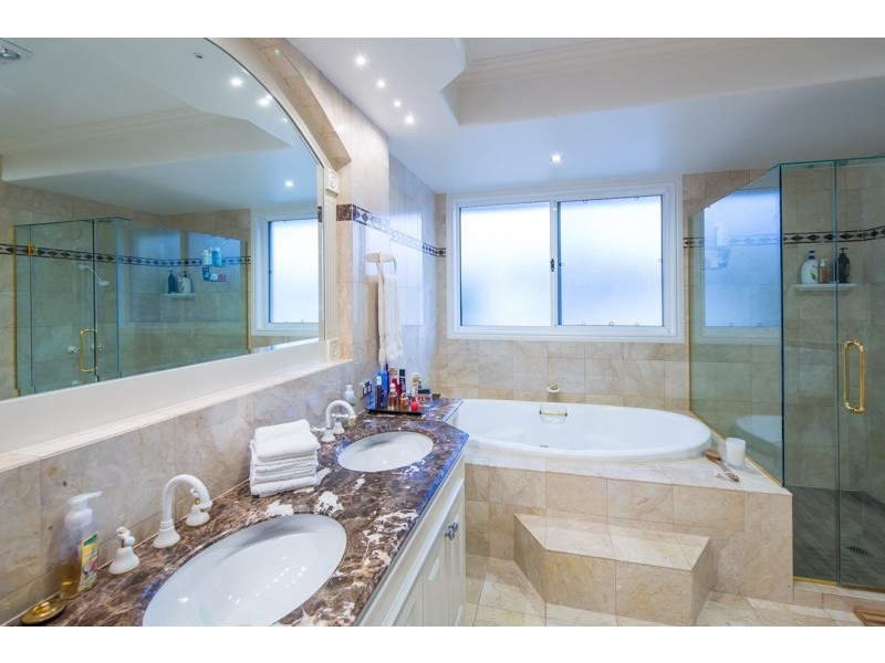 40-42 The Peninsula, Sovereign Islands QLD 4216