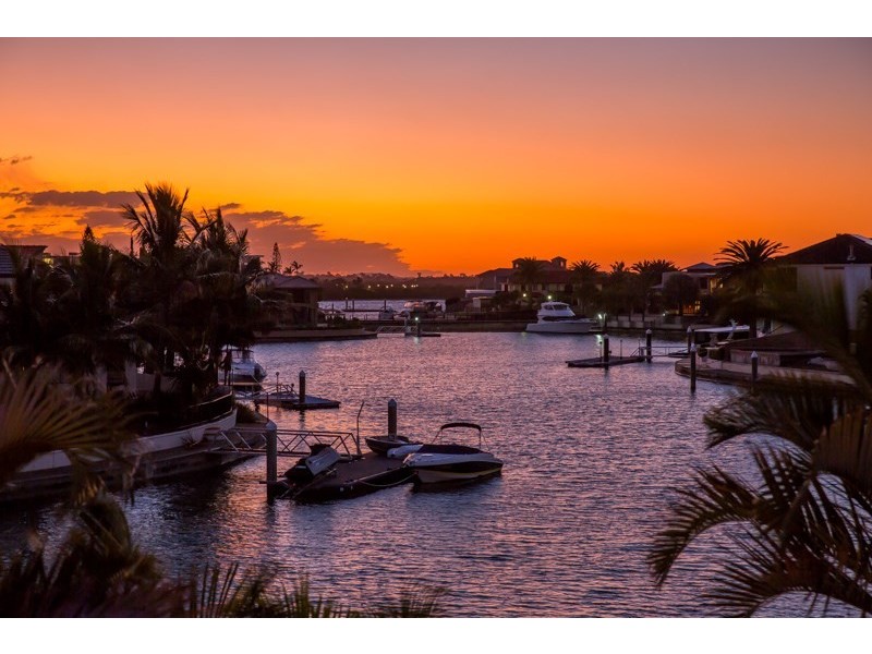 40-42 The Peninsula, Sovereign Islands QLD 4216