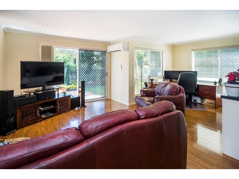 447 Pine Ridge Road, Runaway Bay QLD 4216