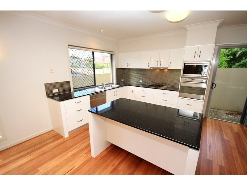 1/82 Slayter Avenue, Bundall QLD 4217