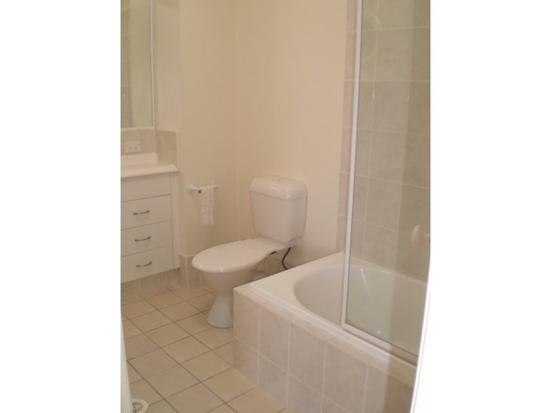 8/12 Oleander Avenue, Biggera Waters QLD 4216