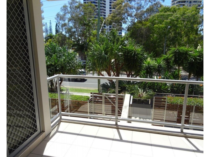 13/12-18 Bayview Street, Runaway Bay QLD 4216