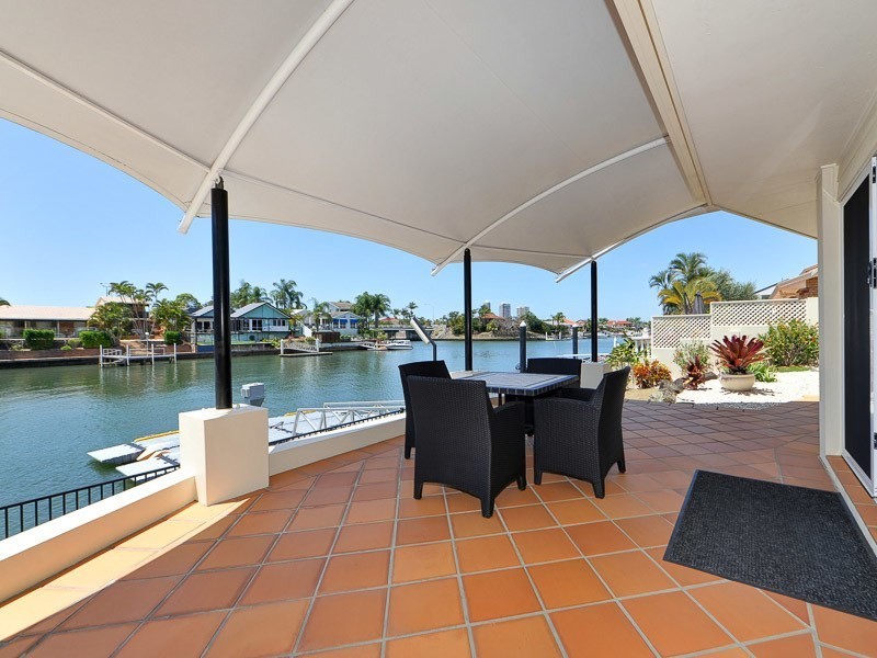 11 Pebble Beach Drive, Runaway Bay QLD 4216