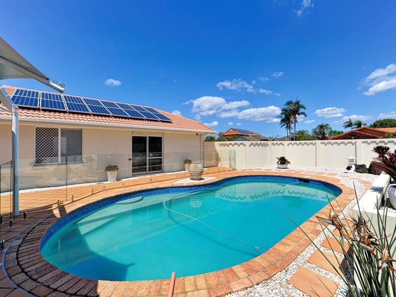 11 Pebble Beach Drive, Runaway Bay QLD 4216