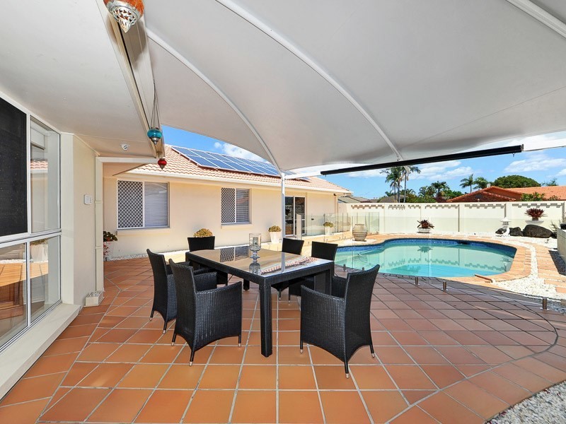 11 Pebble Beach Drive, Runaway Bay QLD 4216