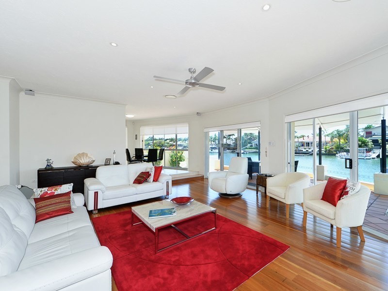 11 Pebble Beach Drive, Runaway Bay QLD 4216