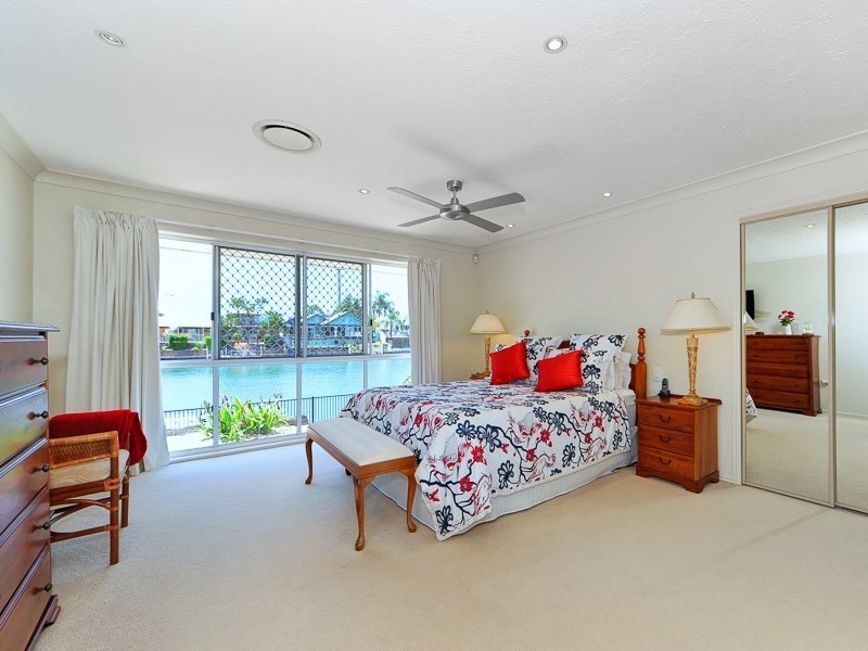 11 Pebble Beach Drive, Runaway Bay QLD 4216