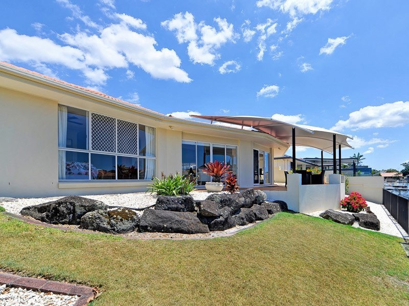 11 Pebble Beach Drive, Runaway Bay QLD 4216