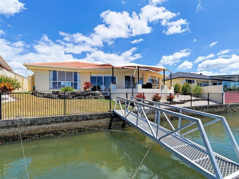11 Pebble Beach Drive, Runaway Bay QLD 4216