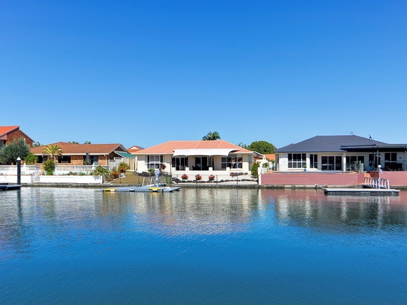 11 Pebble Beach Drive, Runaway Bay QLD 4216