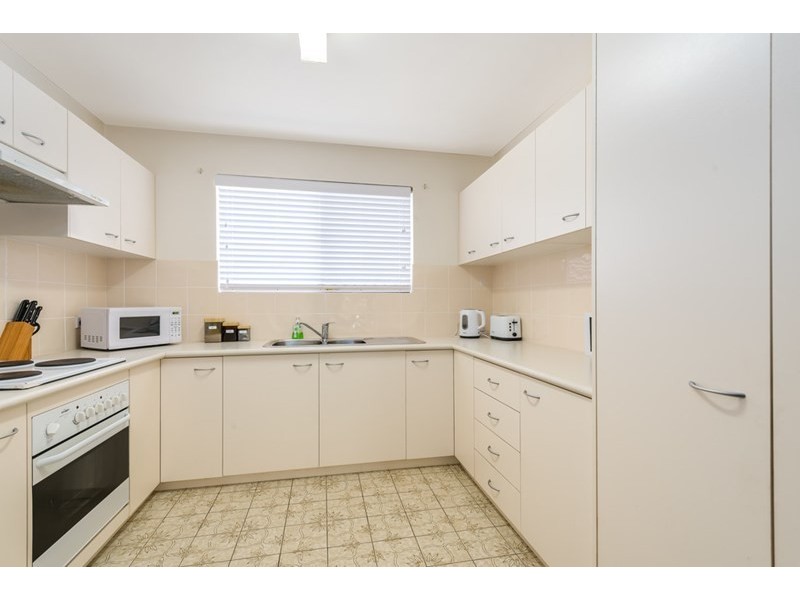 1/61 Bayview Street, Runaway Bay QLD 4216